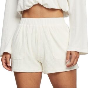 All Fenix Women’s Cream Ribbed Knit Leo‎ Shorts  Sz M
